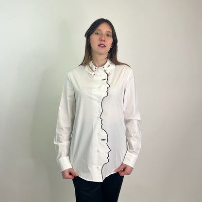VIVETTA Camicia bianca con ricamo mani e profilo viso di donna