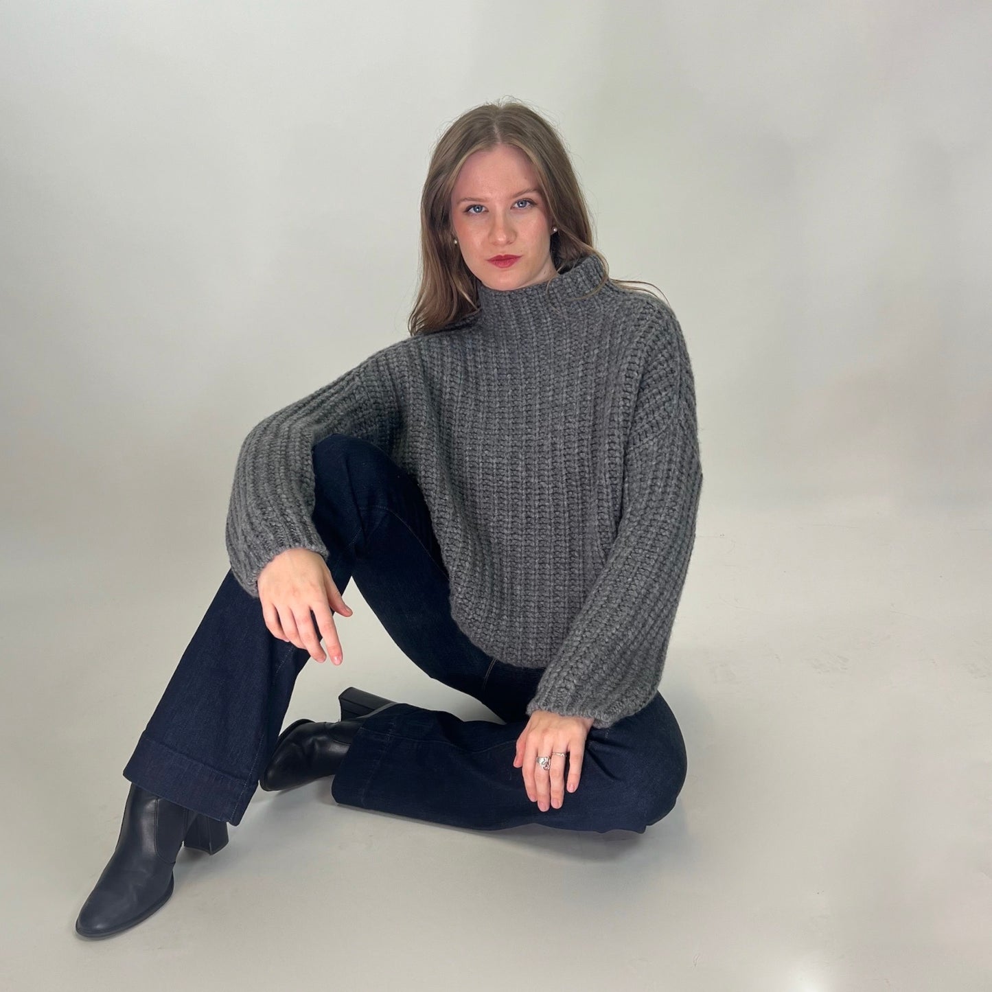 PINORO CASHMERE Maglione in cashmere a coste grigio