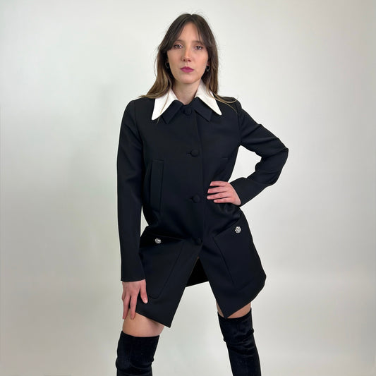PRADA Cappottino nero con collo bianco e bottoni gioiello