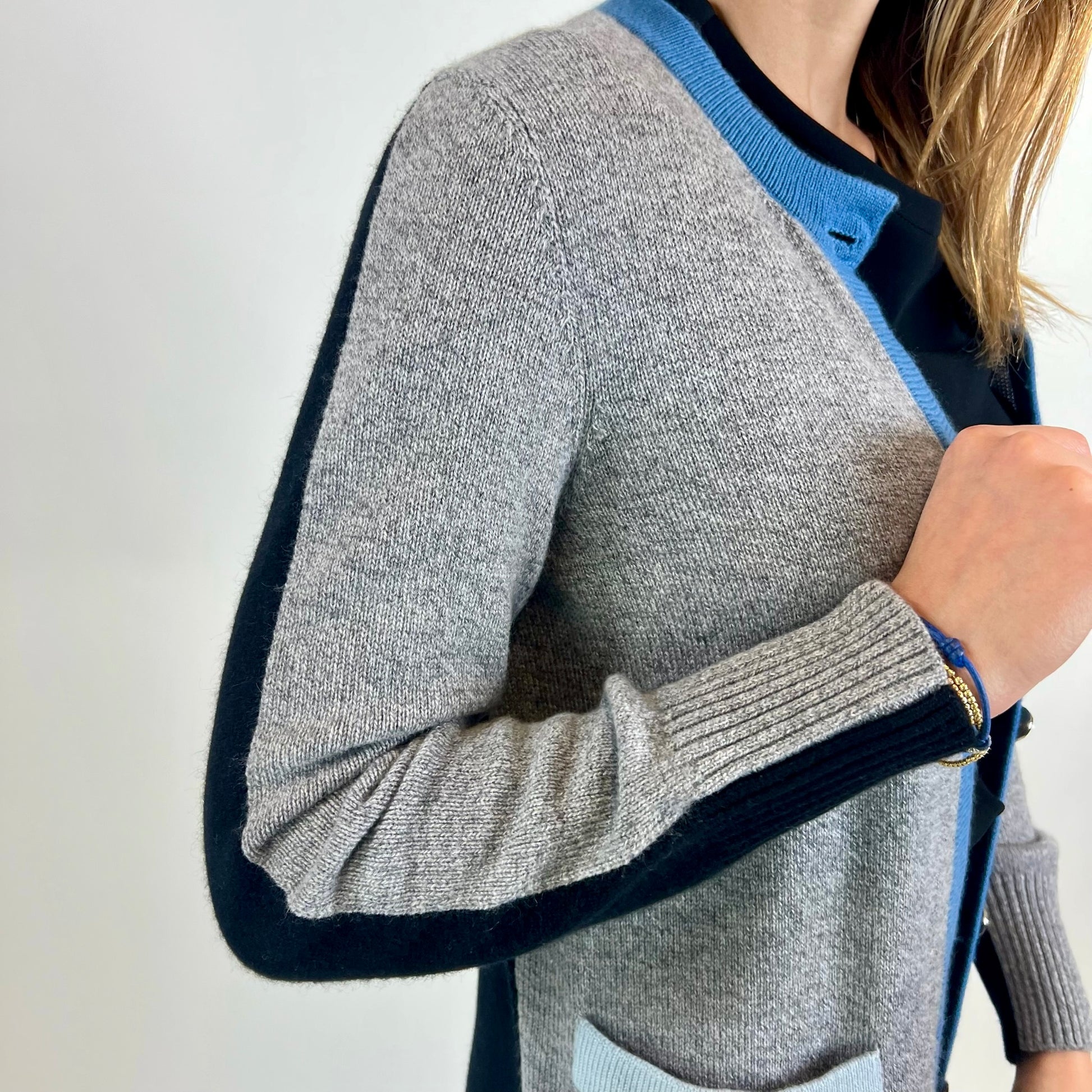 ALBINO MORETTI Cardigan lungo in cashmere grigio azzurro e nero