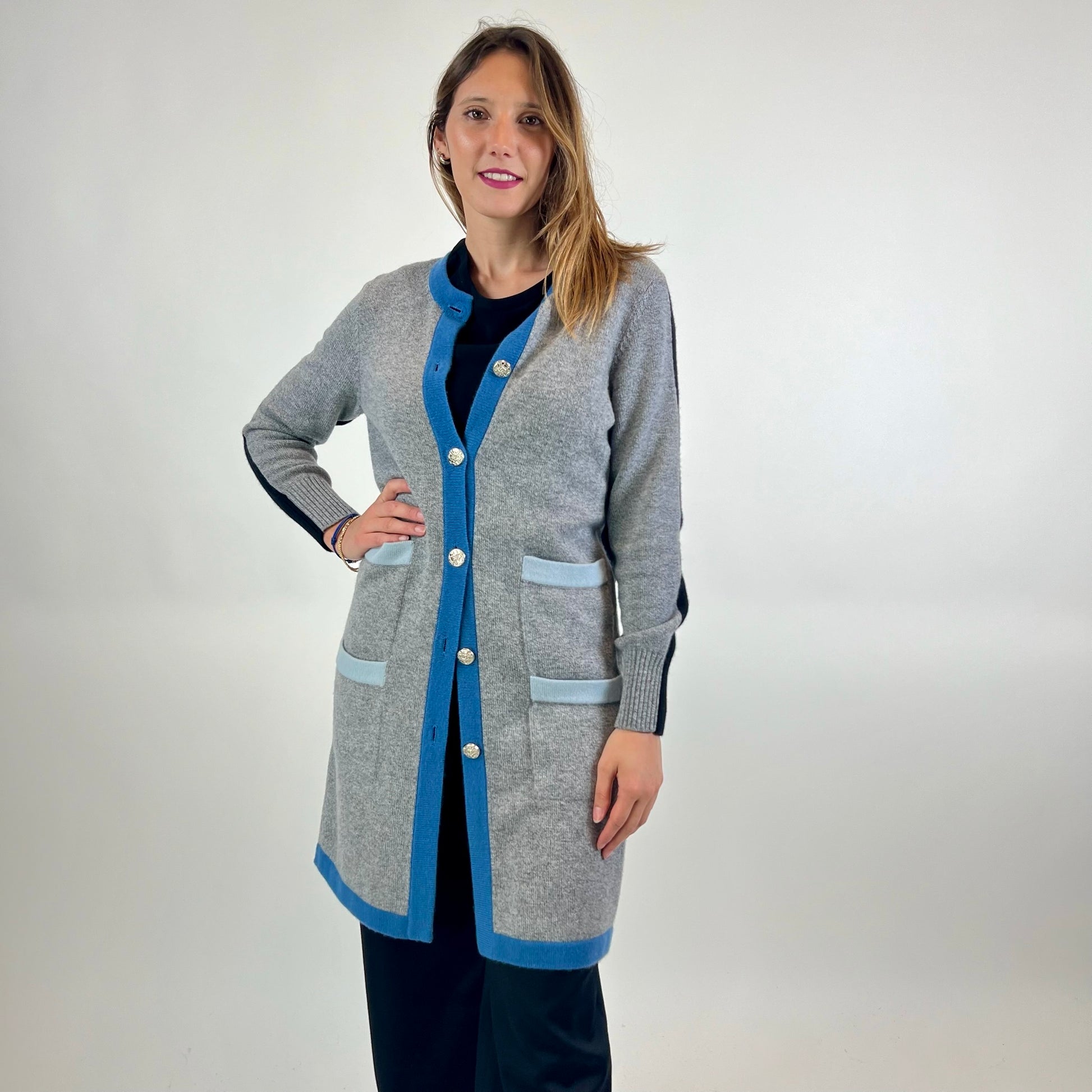 ALBINO MORETTI Cardigan lungo in cashmere grigio azzurro e nero