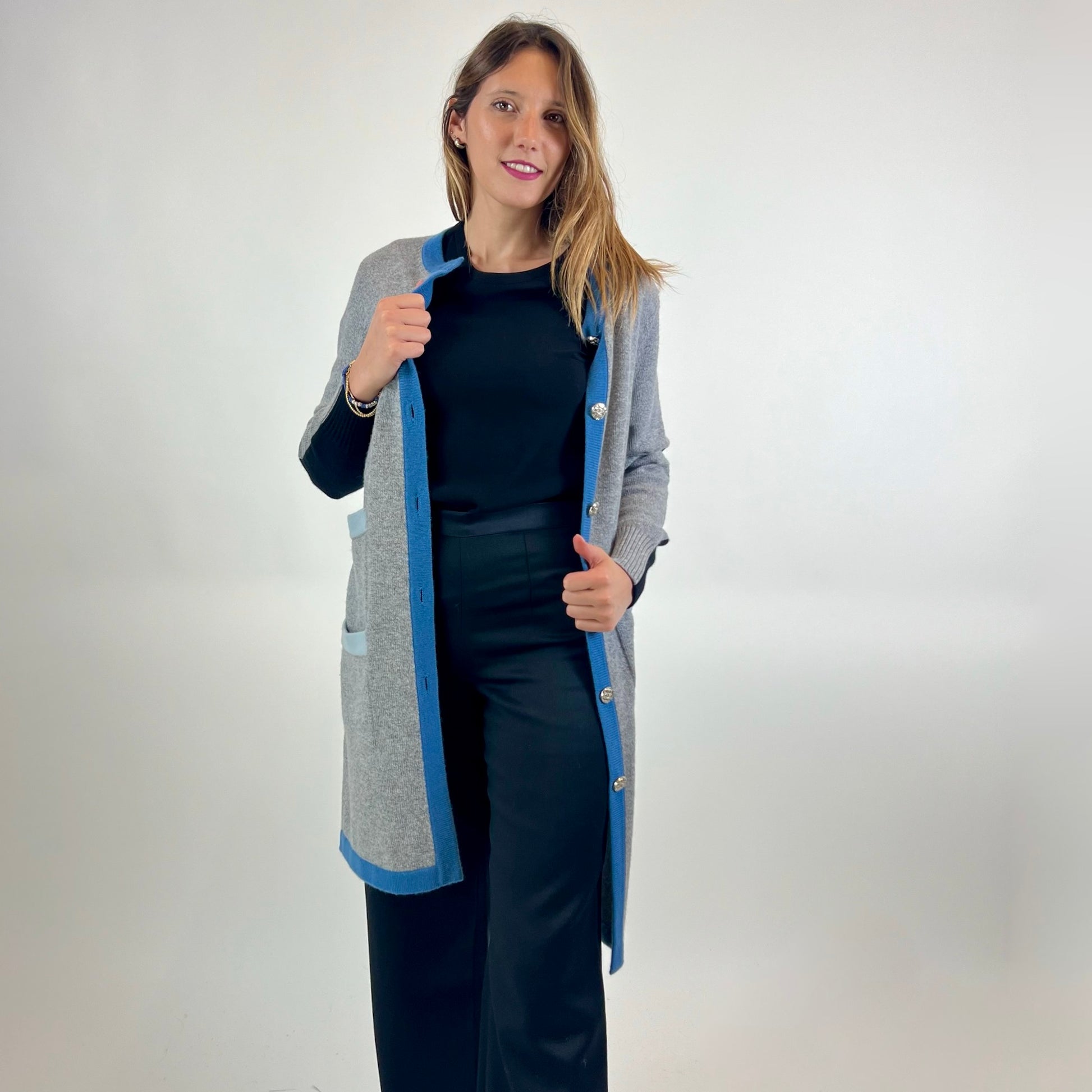 ALBINO MORETTI Cardigan lungo in cashmere grigio azzurro e nero