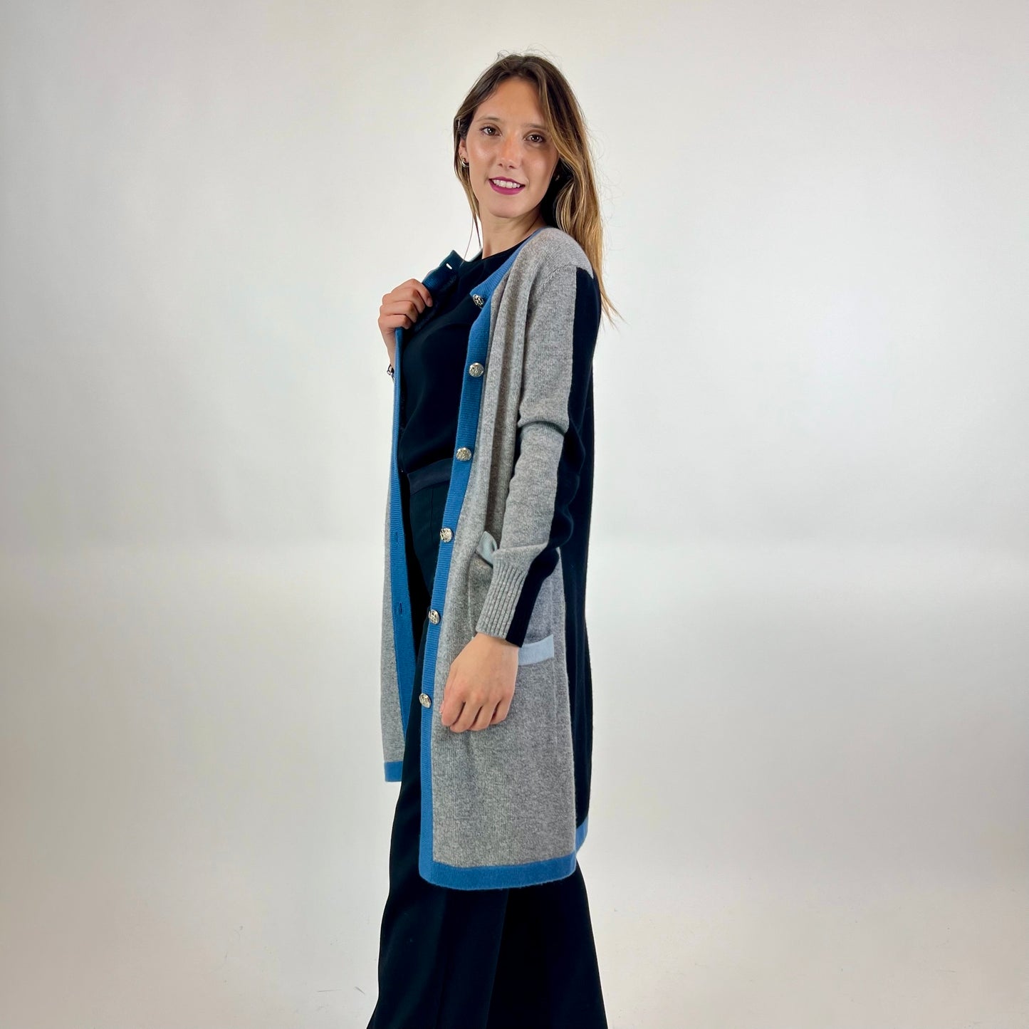 ALBINO MORETTI Cardigan lungo in cashmere grigio azzurro e nero