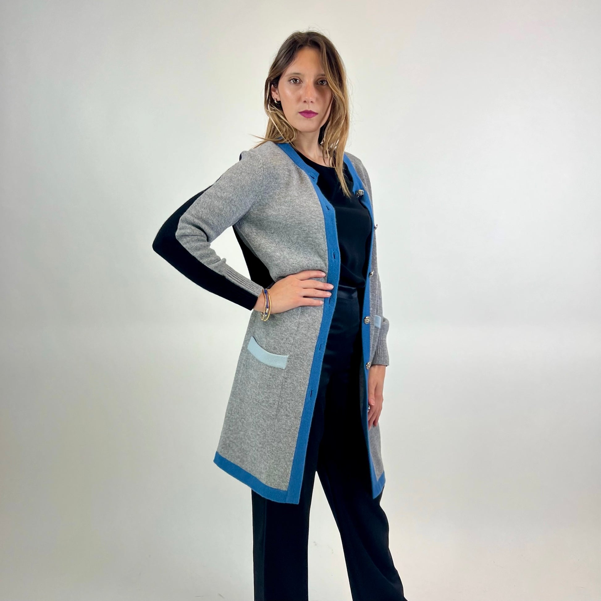 ALBINO MORETTI Cardigan lungo in cashmere grigio azzurro e nero