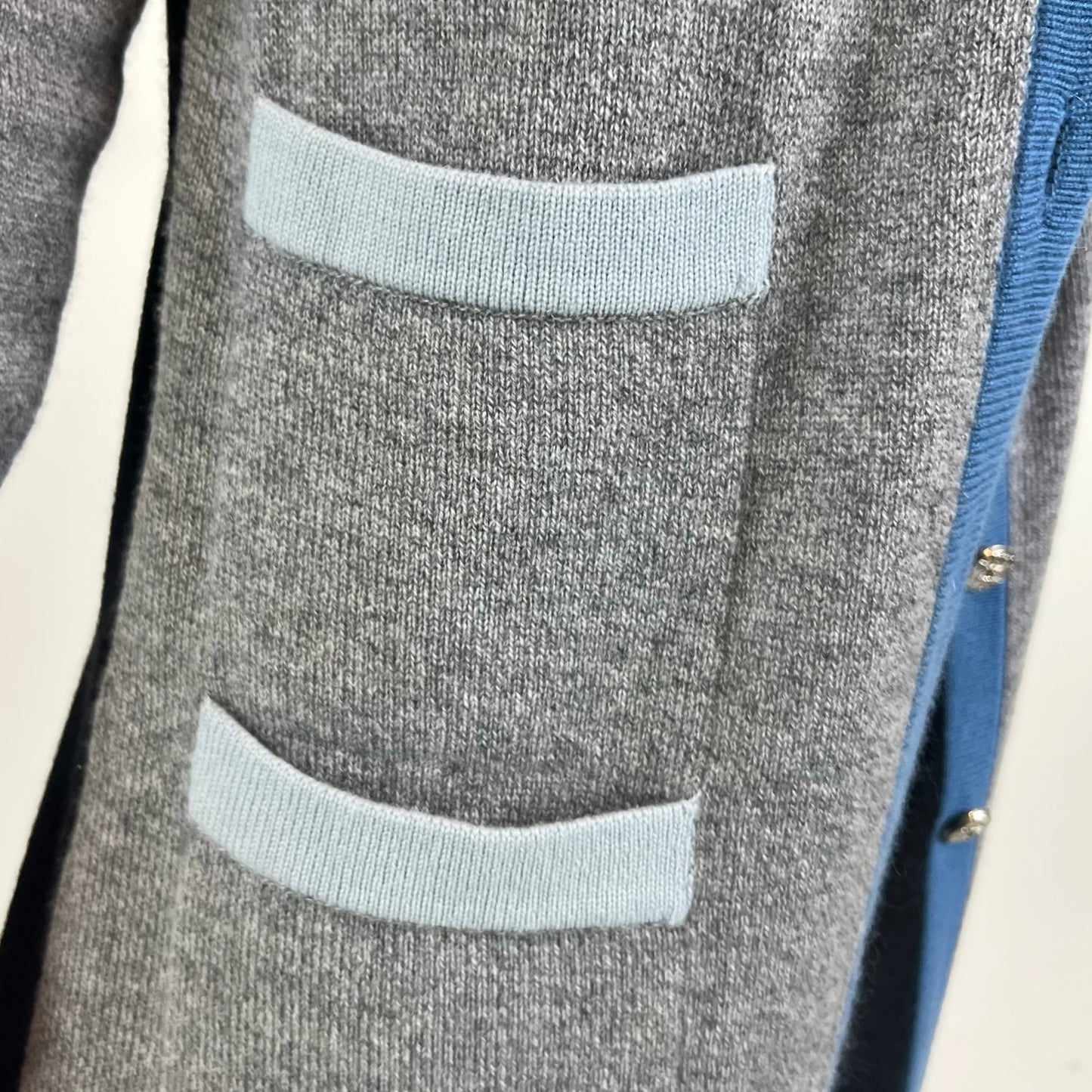 ALBINO MORETTI Cardigan lungo in cashmere grigio azzurro e nero
