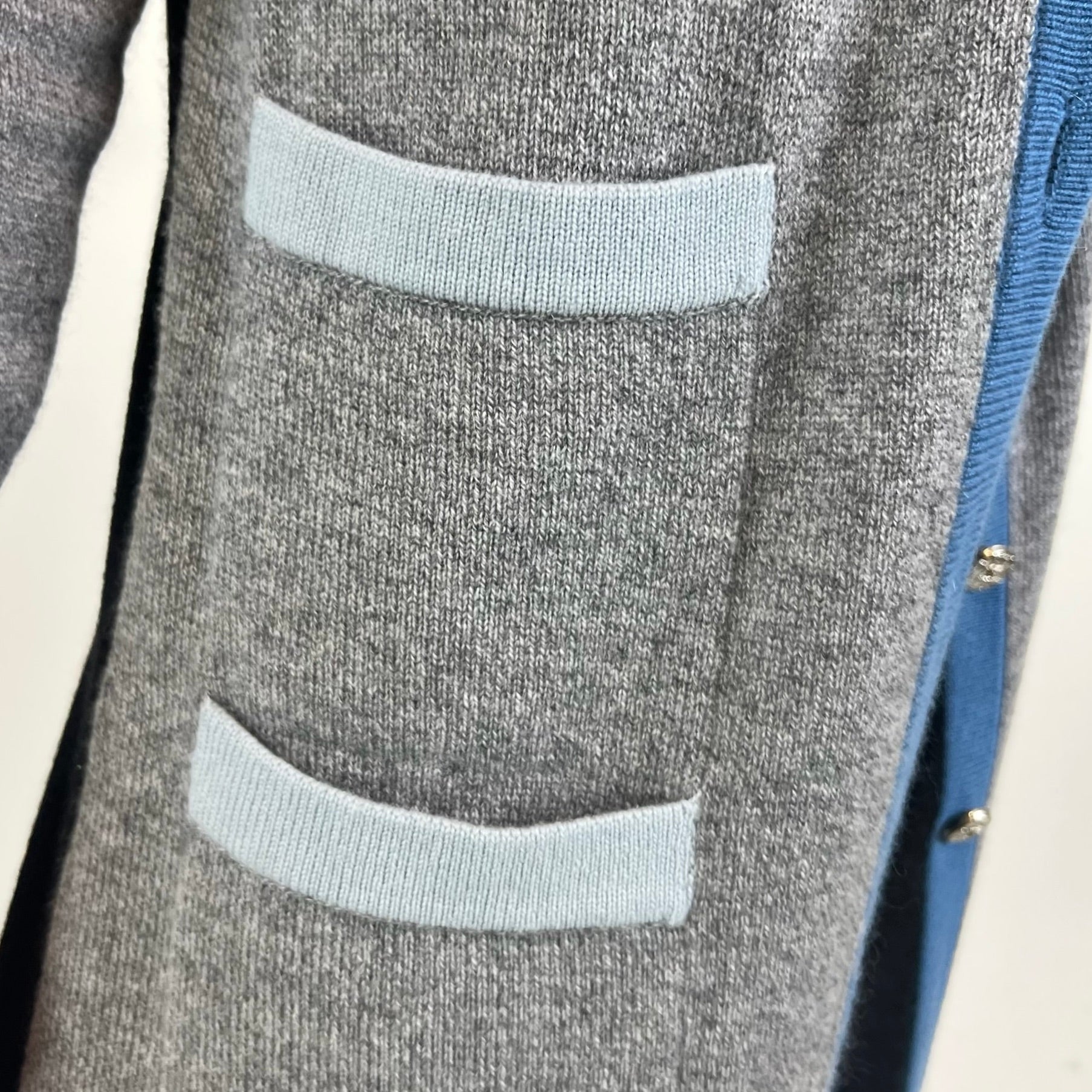 ALBINO MORETTI Cardigan lungo in cashmere grigio azzurro e nero