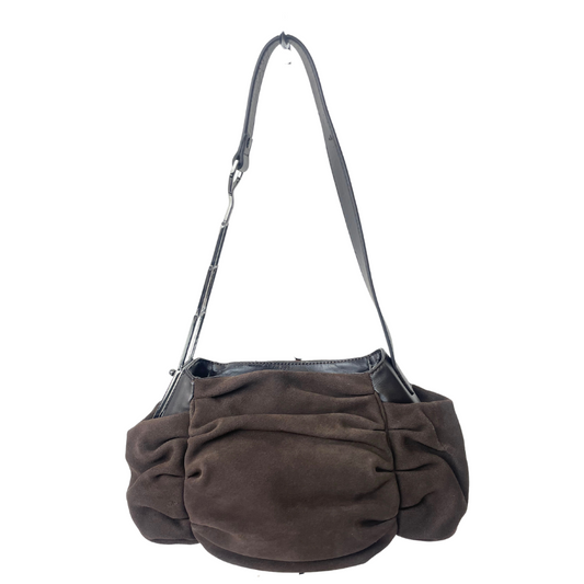 Borsa media rettangolare in pelle scamosciata marrone effetto goffrato con un manico allungabile.  Dimensioni borsa:   altezza: 19 cm   profondità: 16 cm   lunghezza: 38 cm 