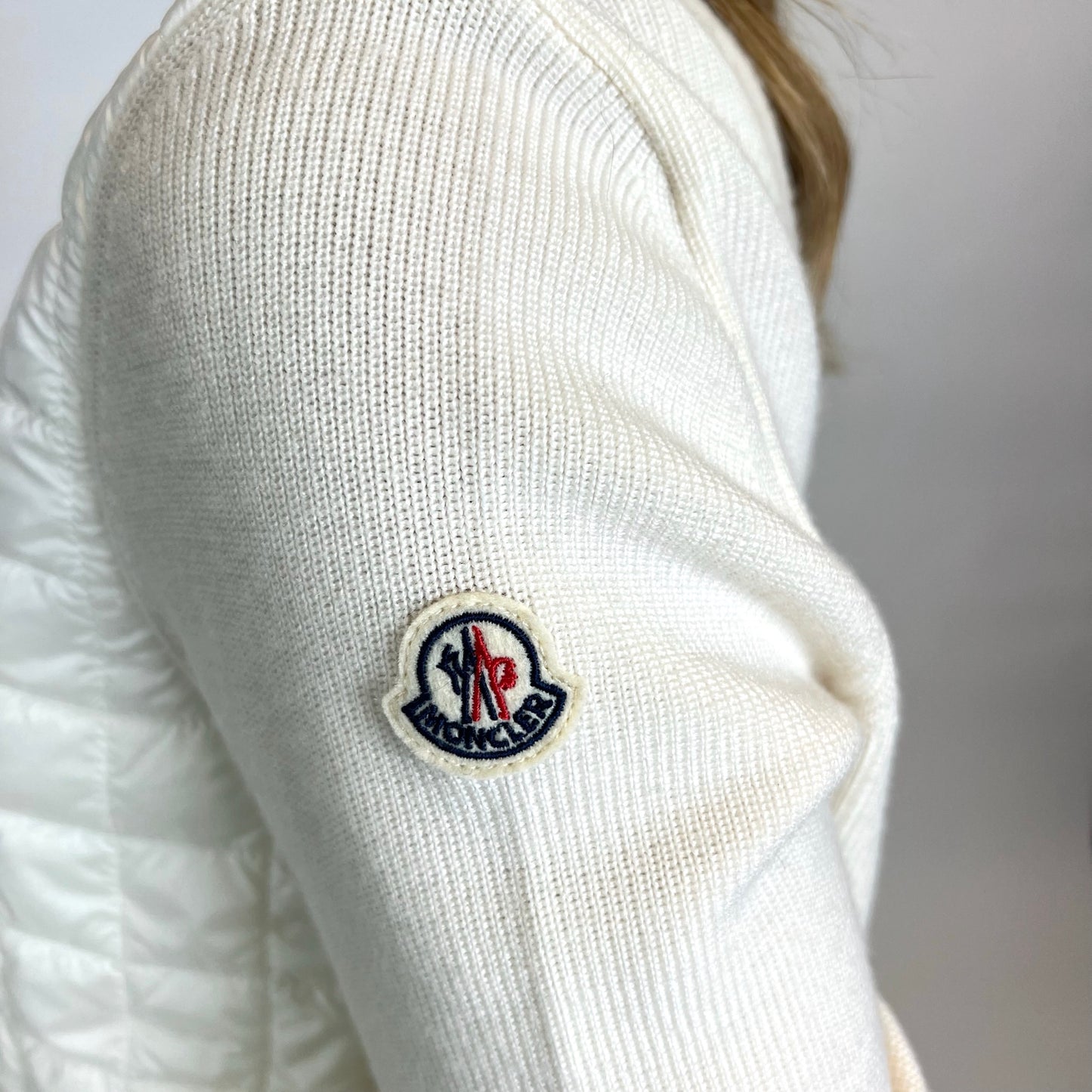 MONCLER  Giacca in maglia con piuminofrontale