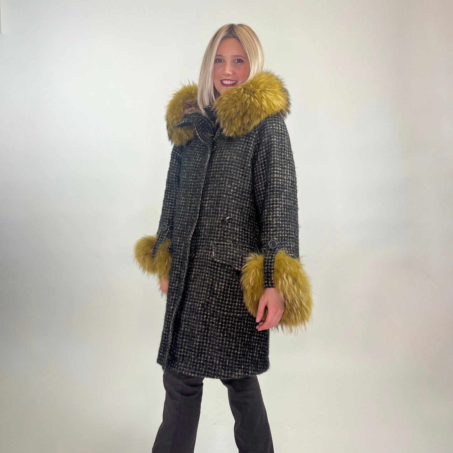 LOST IN ME Cappotto in tweed con collo e polsi in volpe gialla