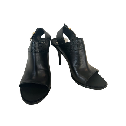 Scarpa sandalo mule in pelle nera con profilo effetto pitone aperto dietro e davanti con cinturino alla caviglia, tacco stiletto 10 cm in numero 39,5
