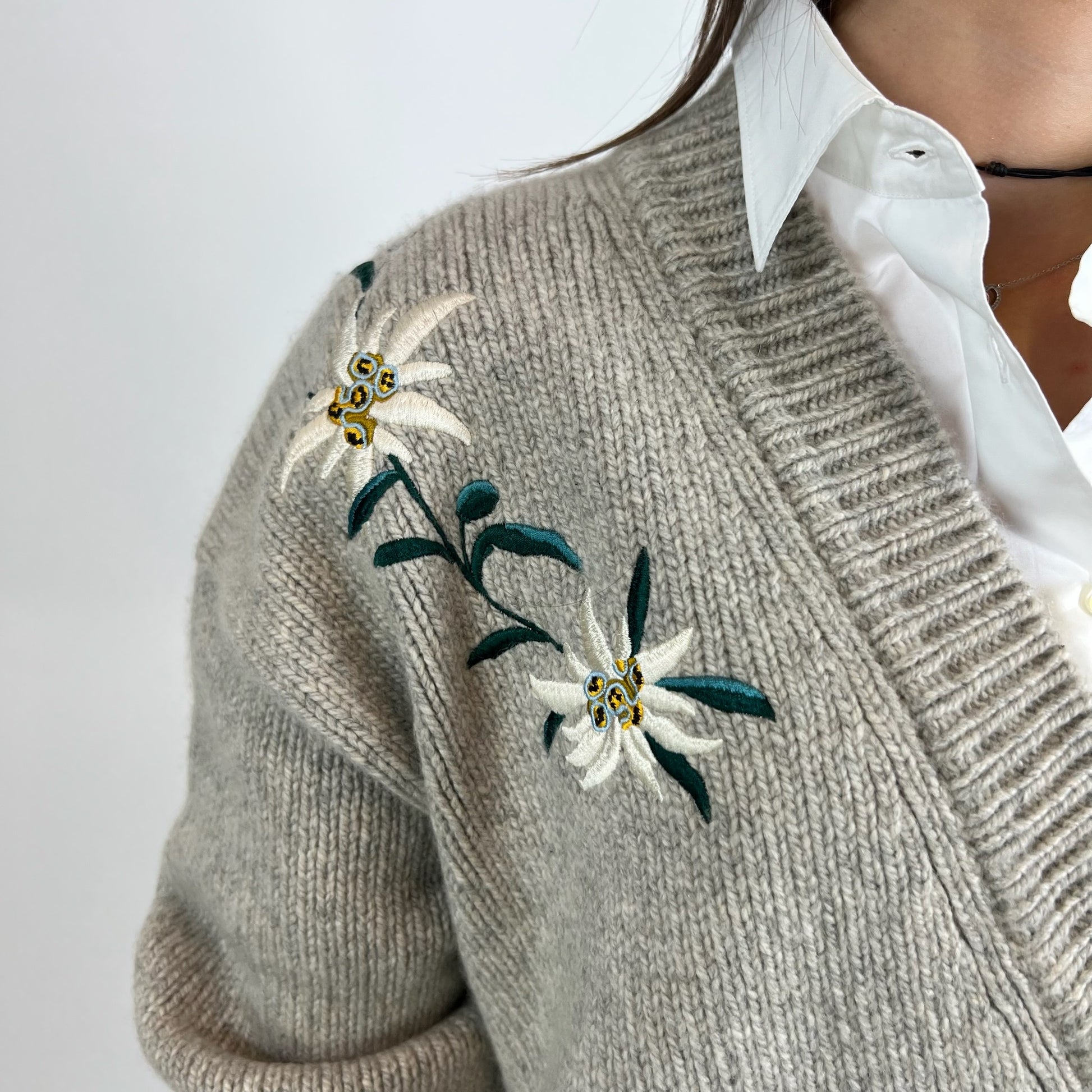 BALLY Maxi pull in cashmere con ricami stelle alpine