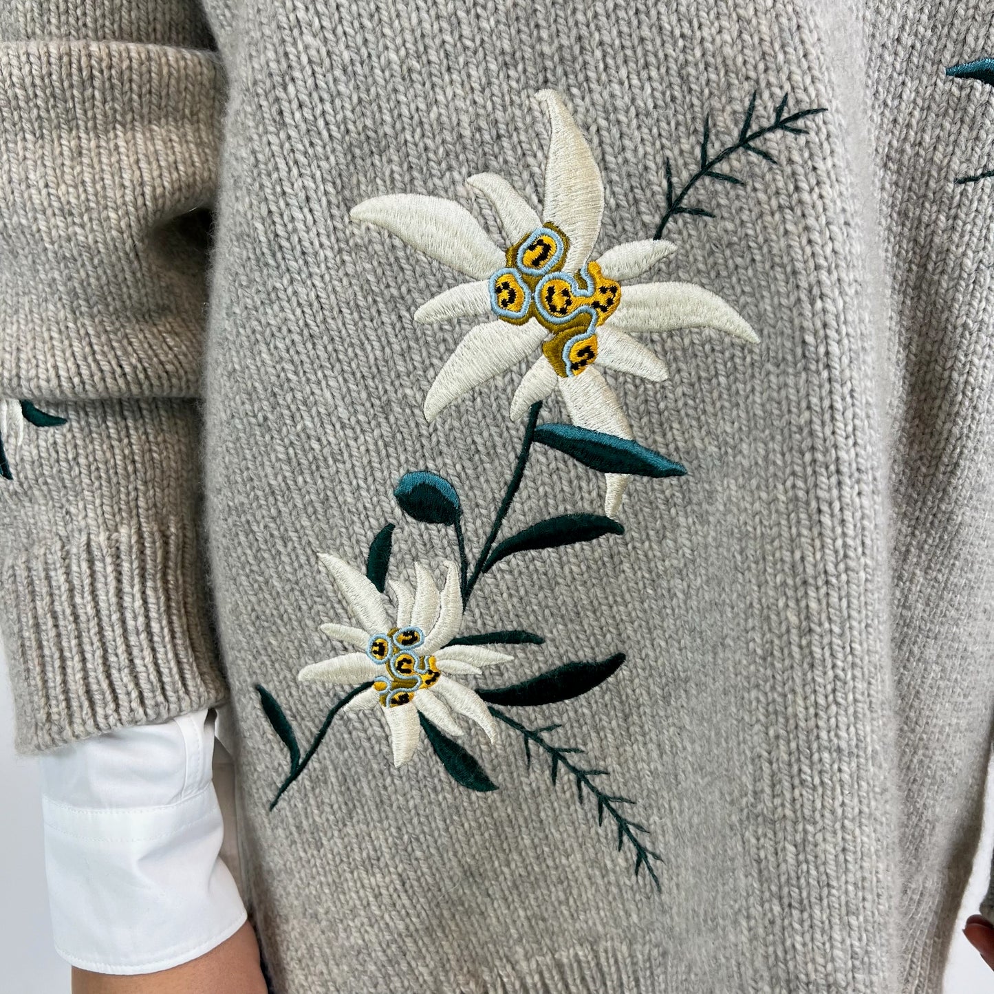 BALLY Maxi pull in cashmere con ricami stelle alpine