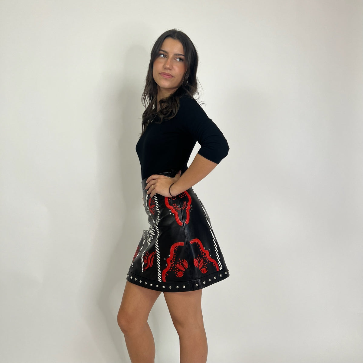 DROME Gonna in pelle nera ricamata bianca e rossa