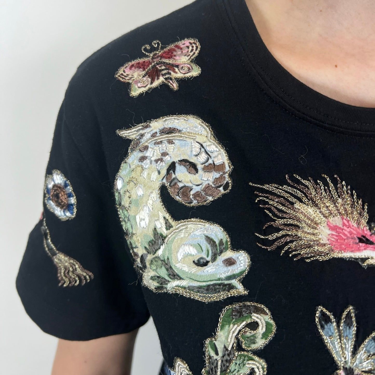 VALENTINO T-shirt nera con animali ricamati