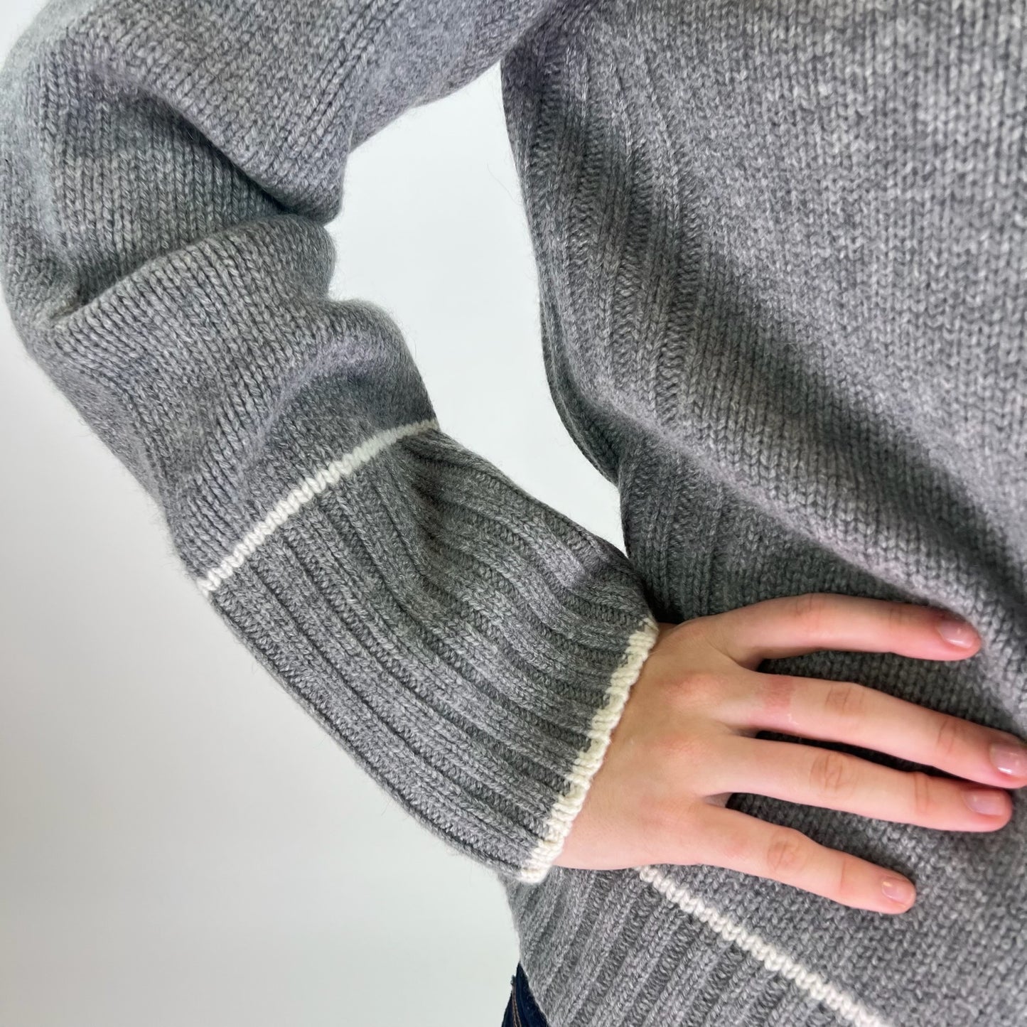 BE YOU GERALDINE ALASIO Maglione in cashmere grigio