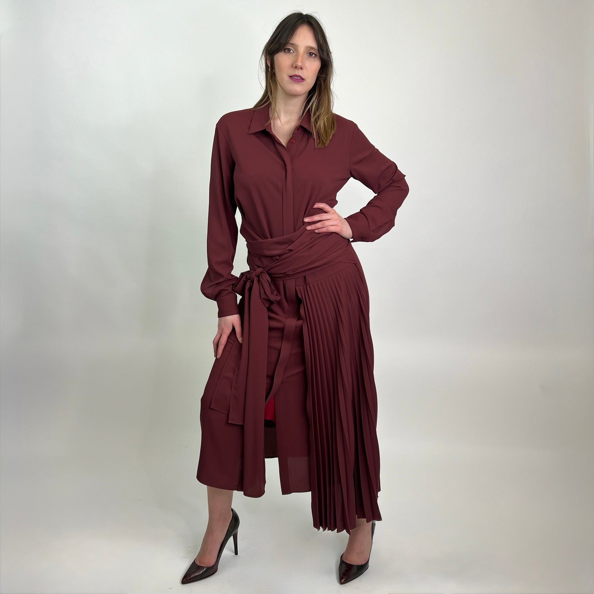 BOSS Abito lungo borgogna dettagli plissè