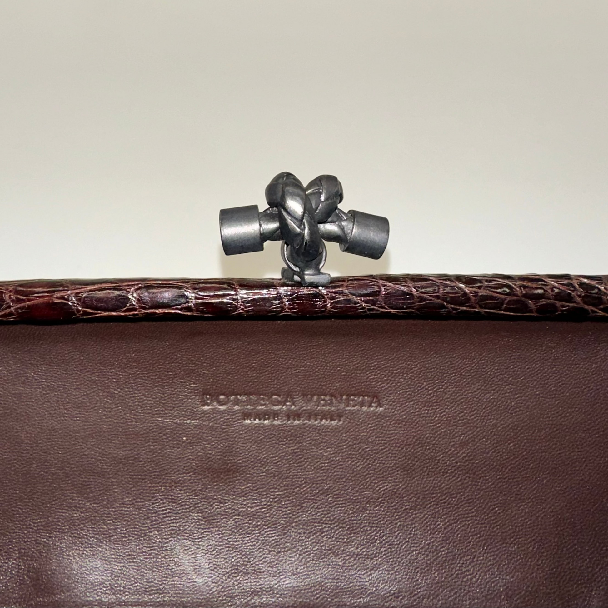 BOTTEGA VENETA Borsa pochette "Knot" in tessuto marrone con inserti cocco