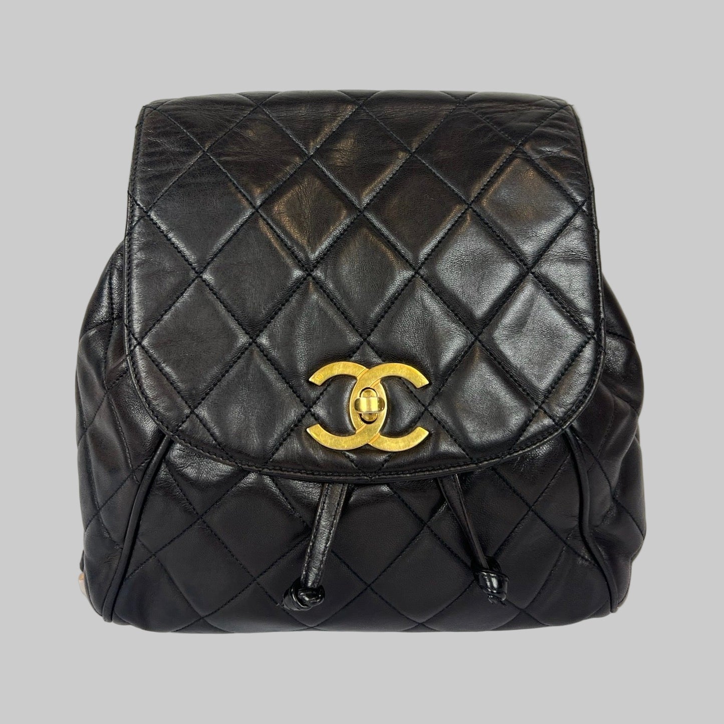 CHANEL Zaino matelassè in pelle d'agnello marrone