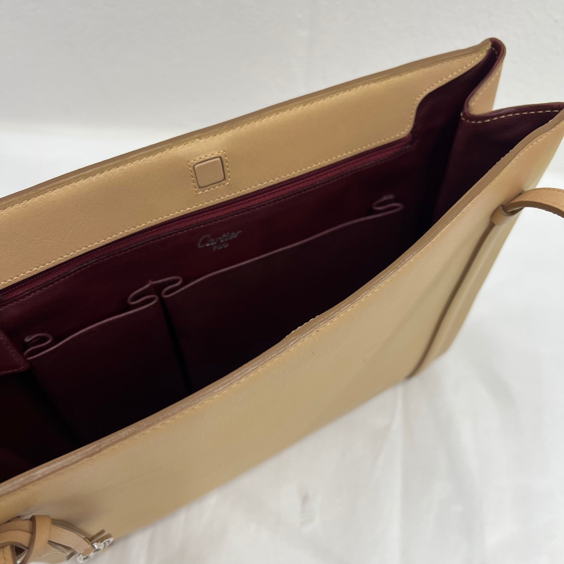 CARTIER Borsa in pelle piatta color nude