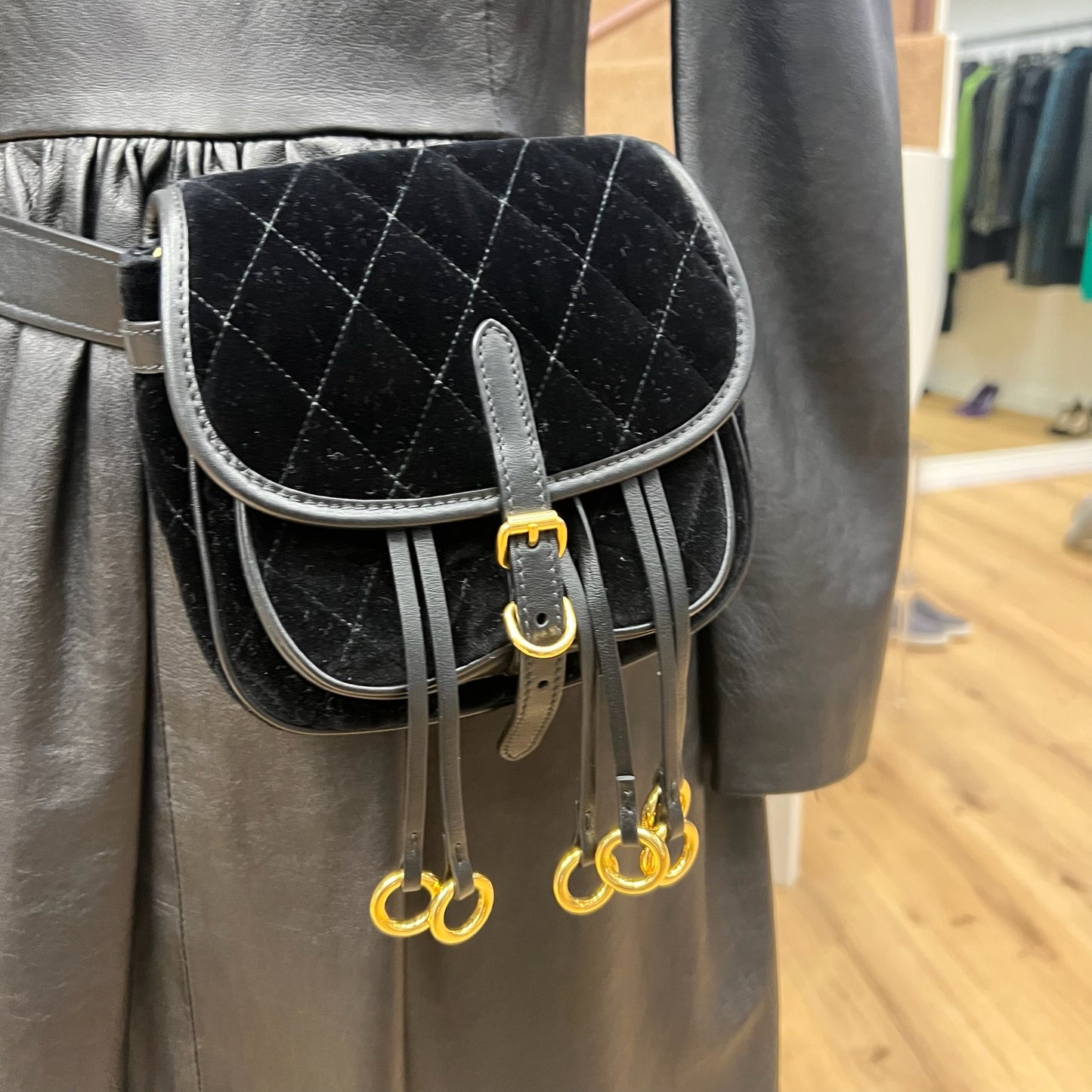 PRADA Borsa marsupio in velluto rasato matelassè nero