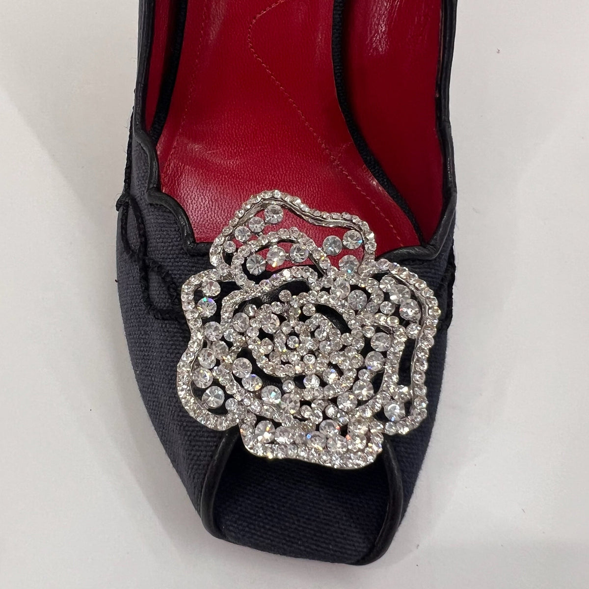 CESARE PACIOTTI Scarpa decollété tessuto nero fiore centrale in strass