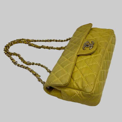 CHANEL Borsa in pelle agnello giallo lime "Timeless"