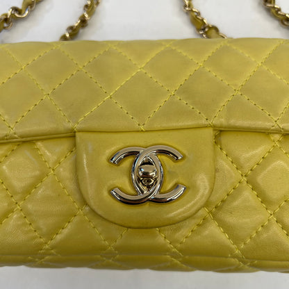 CHANEL Borsa in pelle agnello giallo lime "Timeless"