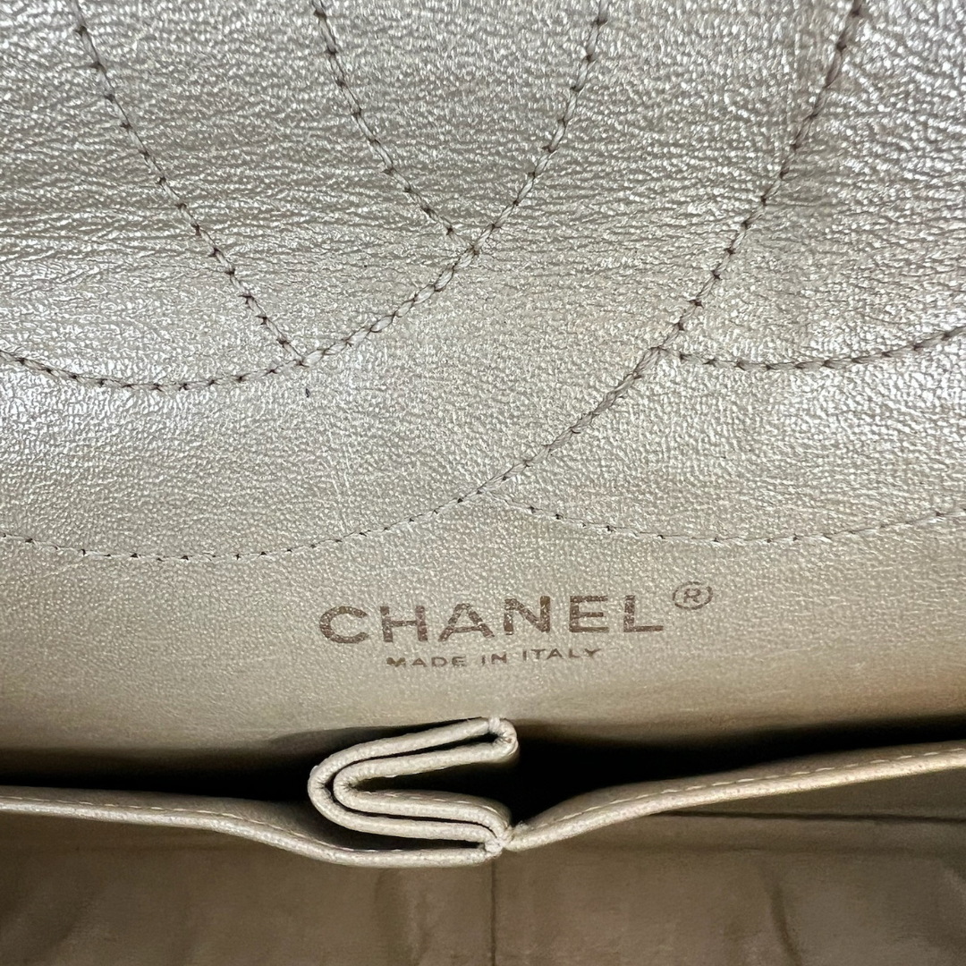 CHANEL Borsa in pelle invecchiata dorata