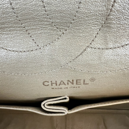 CHANEL Borsa in pelle invecchiata dorata