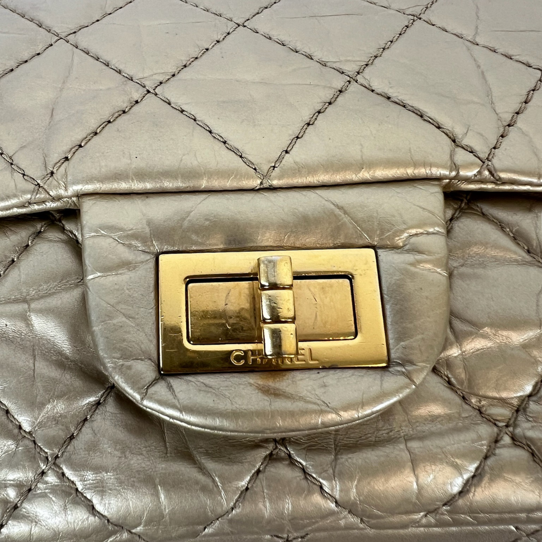 CHANEL Borsa in pelle invecchiata dorata