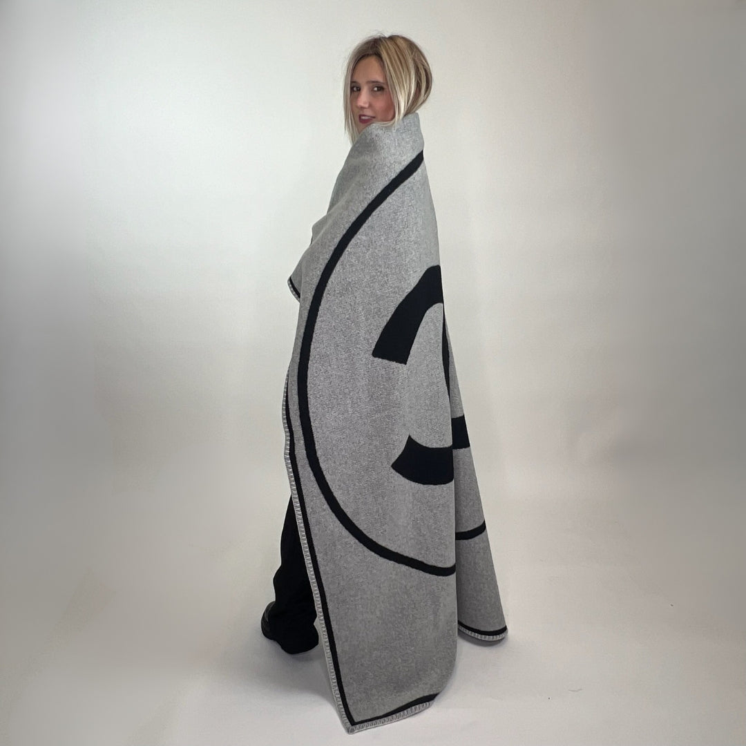 CHANEL Coperta plaid in lana grigia 1