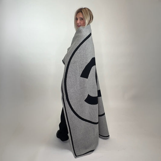 CHANEL Coperta plaid in lana grigia 1