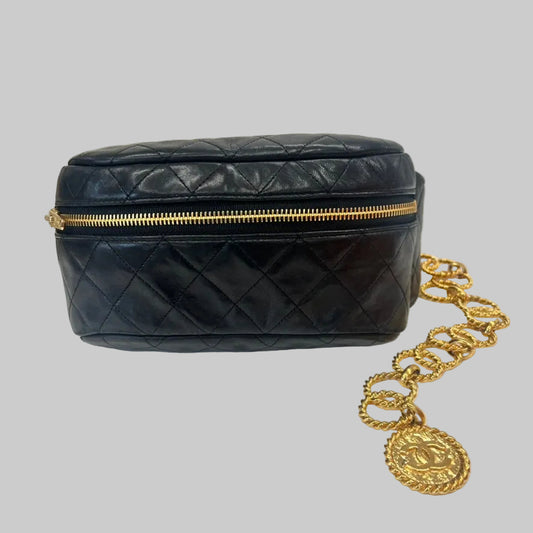 CHANEL Marsupio in pelle d'agnello matelassè nero