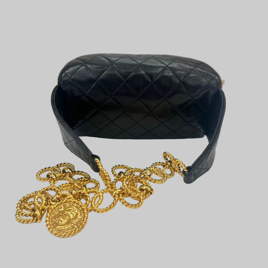 CHANEL Marsupio in pelle d'agnello matelassè nero