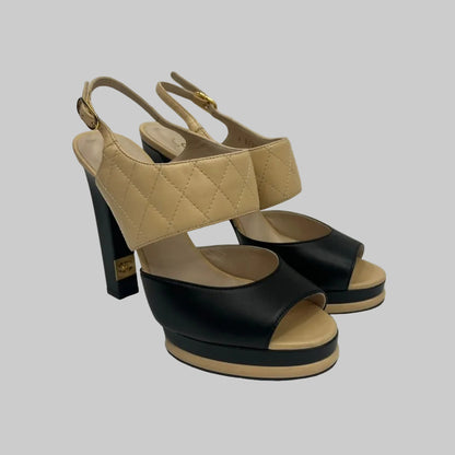 CHANEL Sandali in pelle matelassé beige e nero 