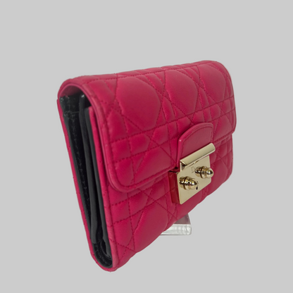 CHRISTIAN DIOR Portafoglio in pelle d'agnello Cannage fucsia