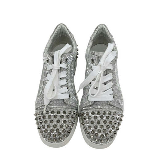 CHRISTIAN LOUBOUTIN  Sneaker argento con borchie