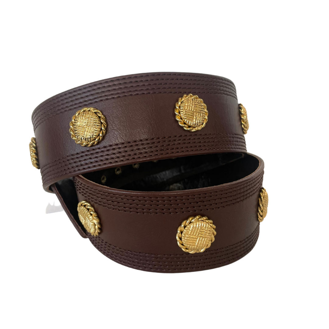 Cintura in pelle marrone con dettagli oro