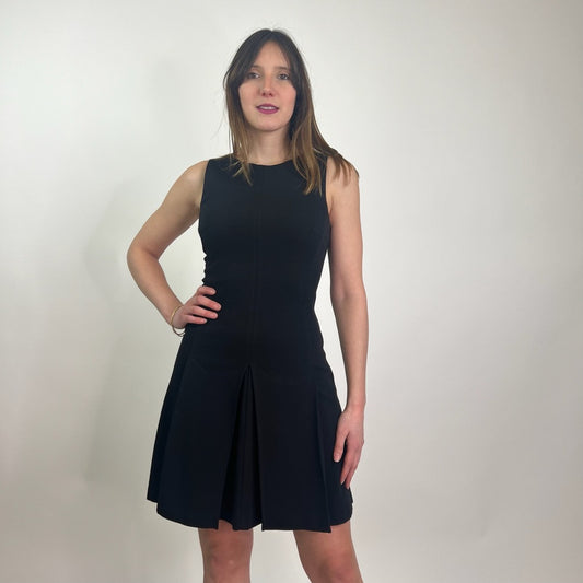 CRISTINA EFFE Abito nero con gonna a pieghe