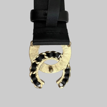 CHANEL Cintura nera con fibbia logo con perle