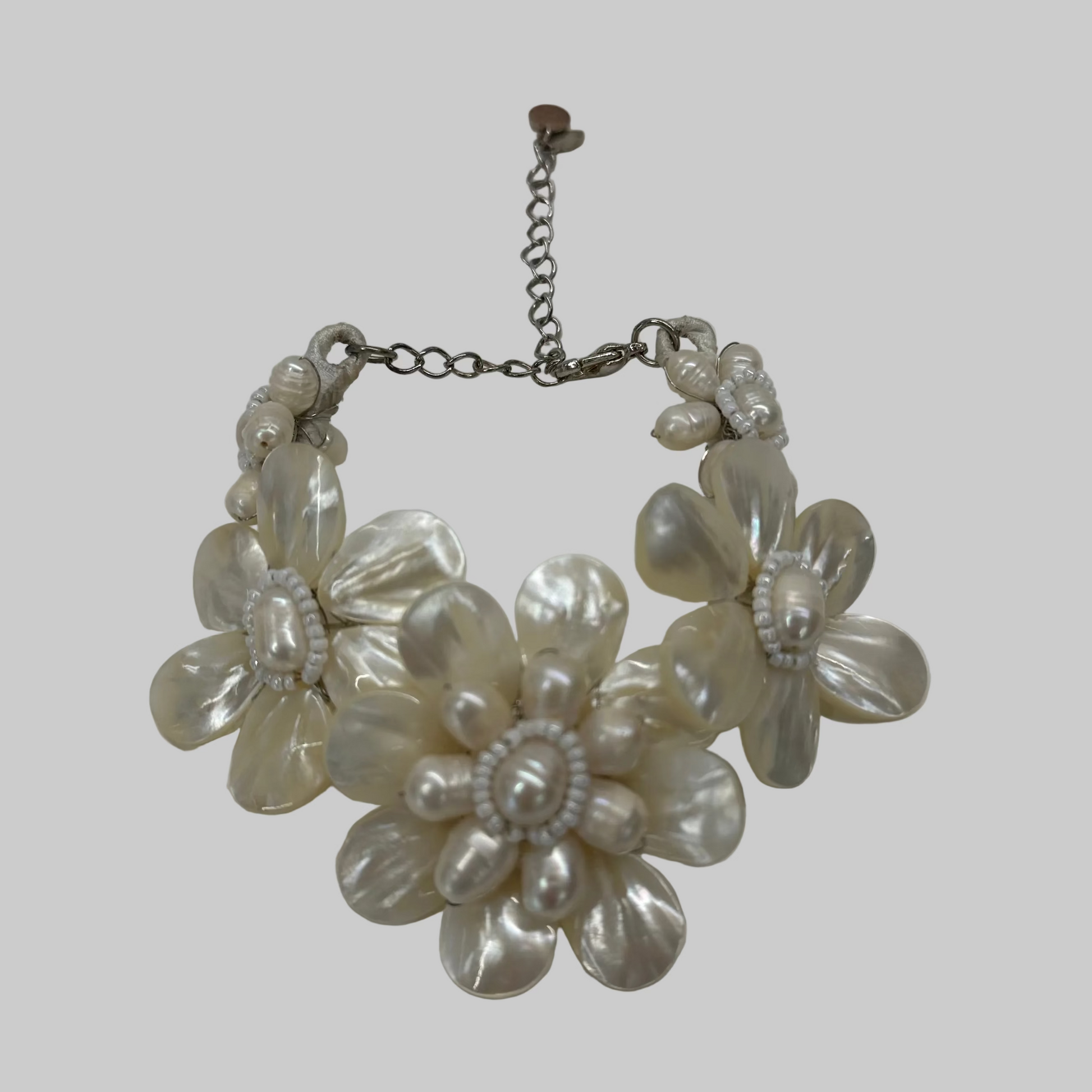 DAMIANA FIORENTINI Bracciale con fiori bianco madreperla