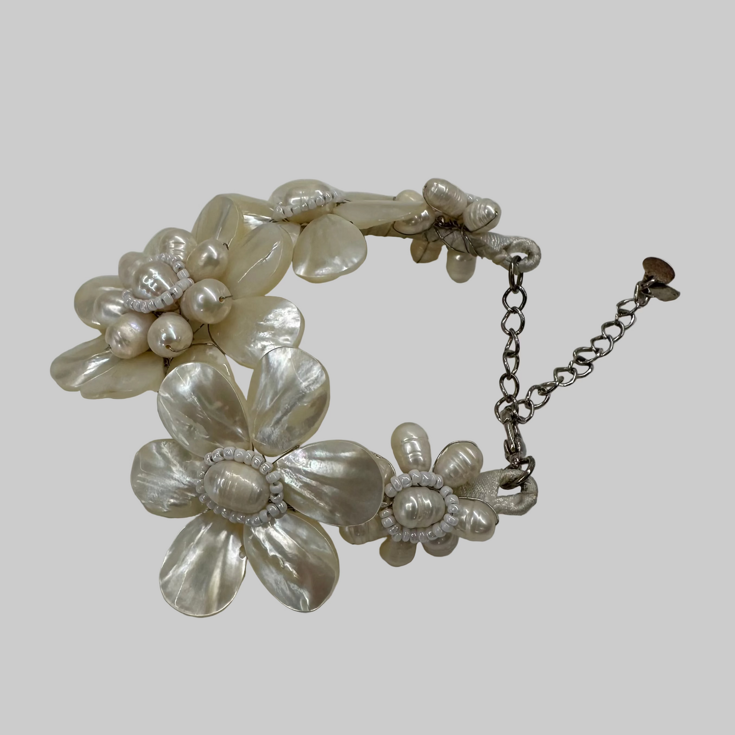 DAMIANA FIORENTINI Bracciale con fiori bianco madreperla