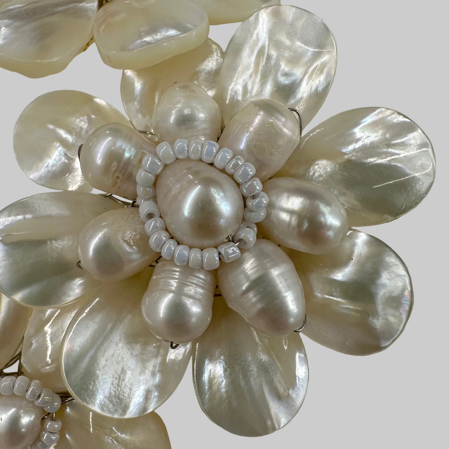 DAMIANA FIORENTINI Bracciale con fiori bianco madreperla