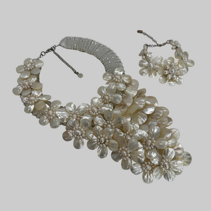 DAMIANA FIORENTINI Collana grande con fiori bianco madreperla