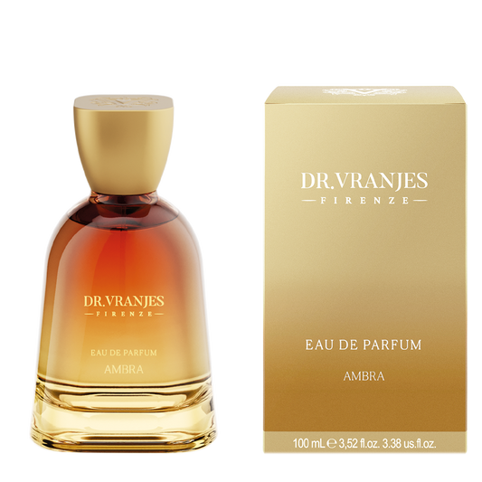 La sublime Eau de Parfum Ambra ha una personalità misteriorsa, dolce e sensuale. Ti avvolgerà nelle sue intense note di ambra, fiori di iris, geranio, labdano e patchouli. Scegli di lasciarti cullare dalle note orientali di legni pregiati e vaniglia del Madagascar.