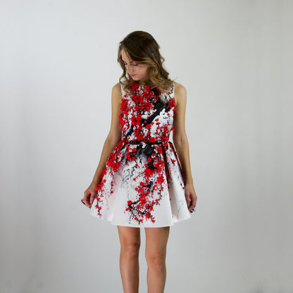 ELISABETTA FRANCHI Abito bianco con fiori rossi in rilievo