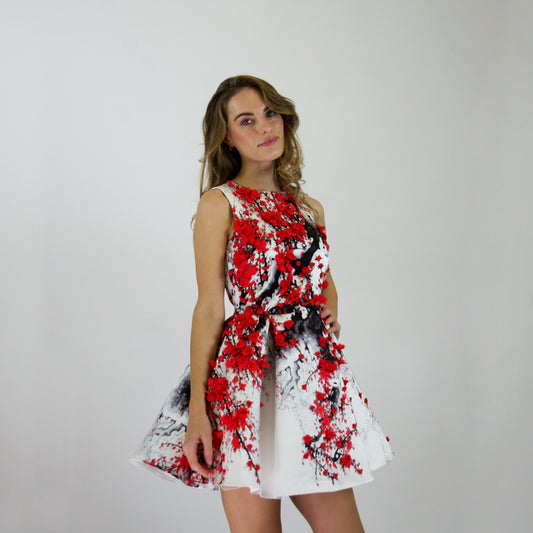 ELISABETTA FRANCHI Abito bianco con fiori rossi in rilievo