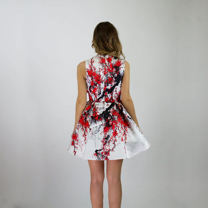 ELISABETTA FRANCHI Abito bianco con fiori rossi in rilievo