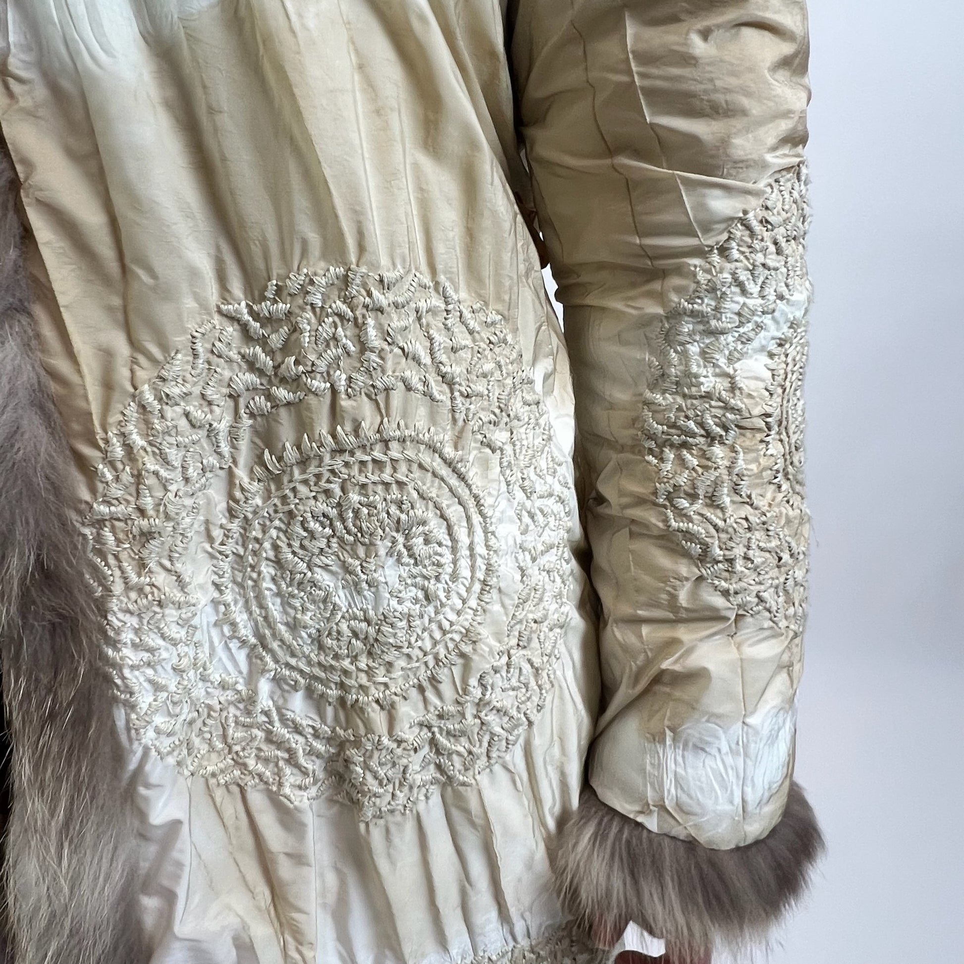 ERMANNO SCERVINO Piumino ricamato sfumato beige