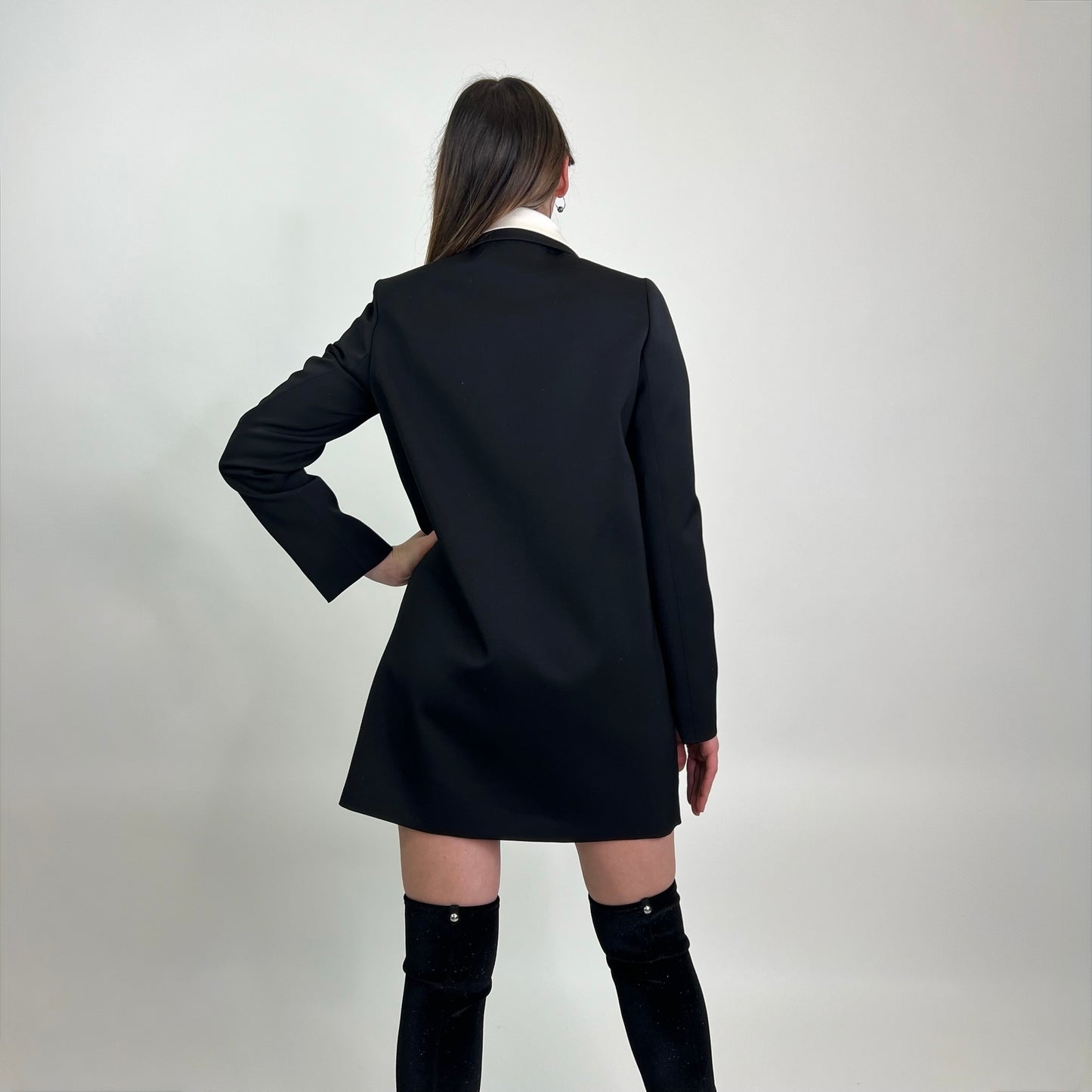 PRADA Cappottino nero con collo bianco e bottoni gioiello